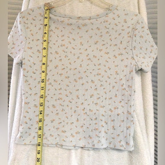 SO crop top tee.  Size L - Picture 2 of 3